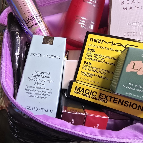 Estee Lauder 7lb large mystery makeup bag - Picture 5 of 7